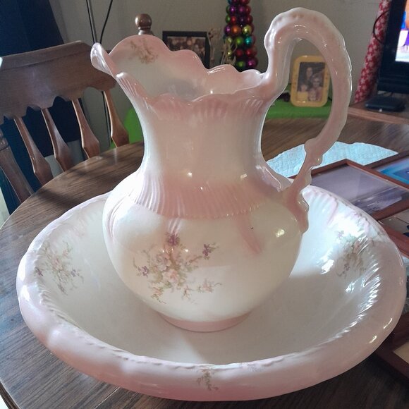 Pitcher and Bowl - Picture 1 of 1